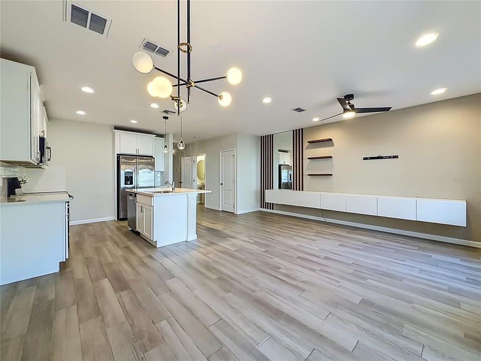 For Rent: $2,250 (3 beds, 2 baths, 1587 Square Feet)