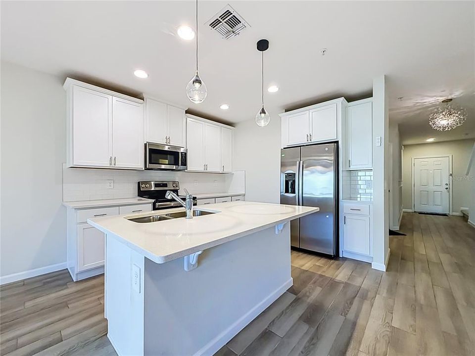 For Rent: $2,250 (3 beds, 2 baths, 1587 Square Feet)