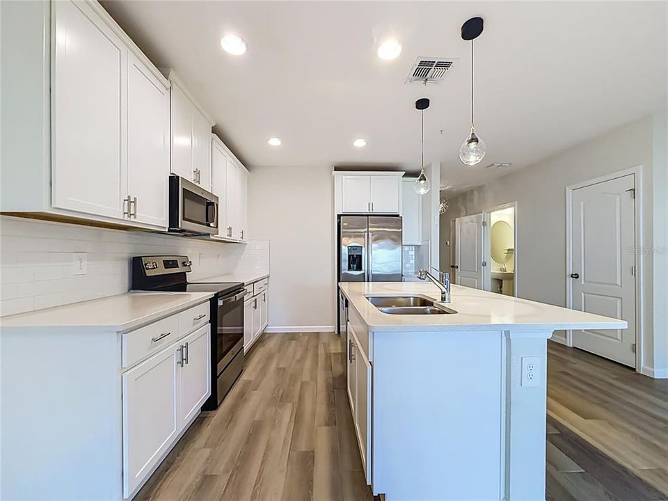 For Rent: $2,250 (3 beds, 2 baths, 1587 Square Feet)