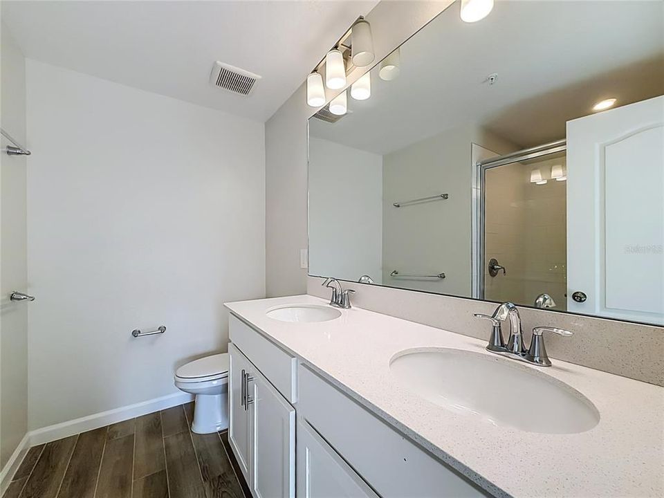 For Rent: $2,250 (3 beds, 2 baths, 1587 Square Feet)