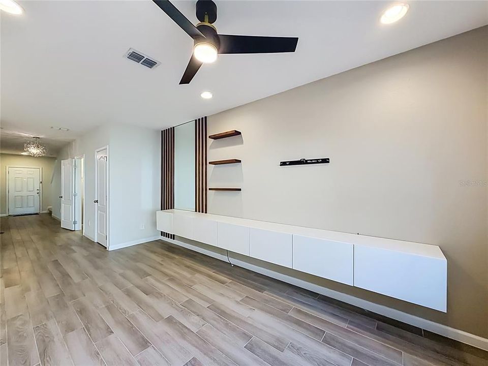 For Rent: $2,250 (3 beds, 2 baths, 1587 Square Feet)