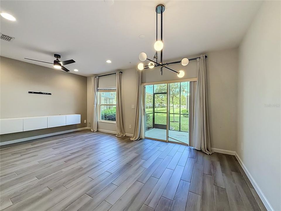 For Rent: $2,250 (3 beds, 2 baths, 1587 Square Feet)