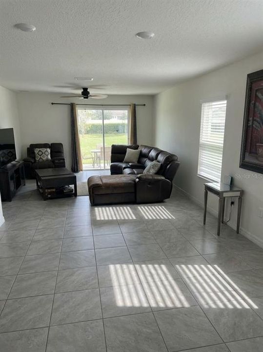 For Sale: $419,000 (5 beds, 3 baths, 2439 Square Feet)