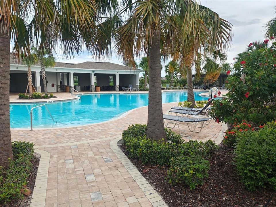 For Sale: $419,000 (5 beds, 3 baths, 2439 Square Feet)