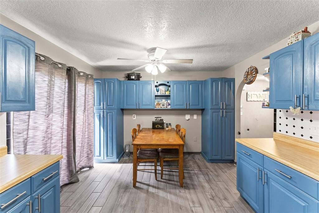 For Sale: $325,000 (2 beds, 2 baths, 1050 Square Feet)