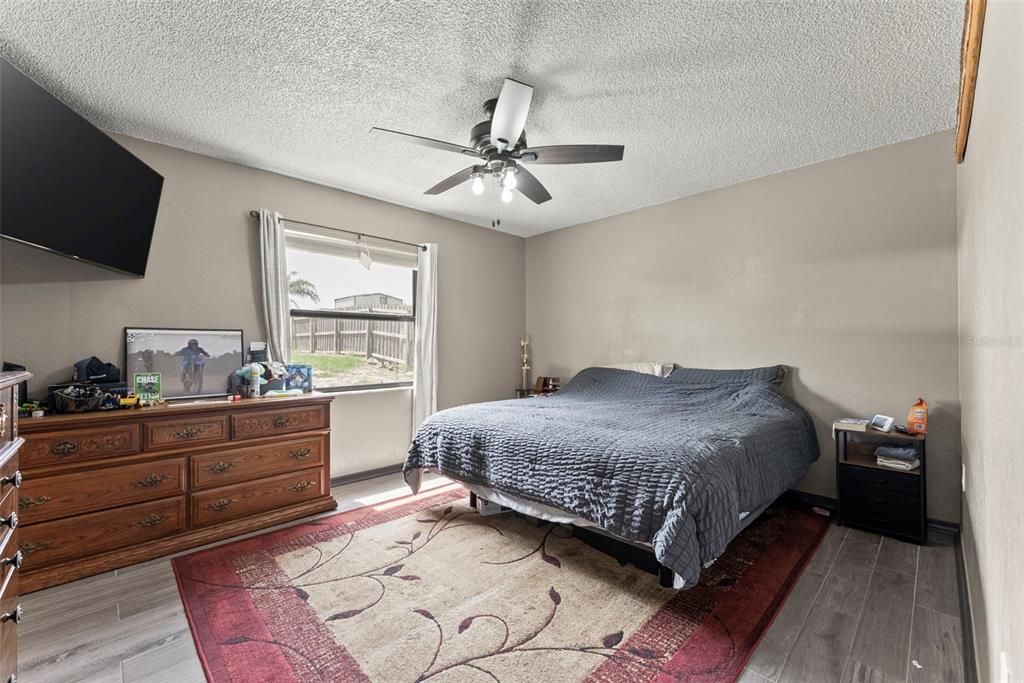 For Sale: $325,000 (2 beds, 2 baths, 1050 Square Feet)