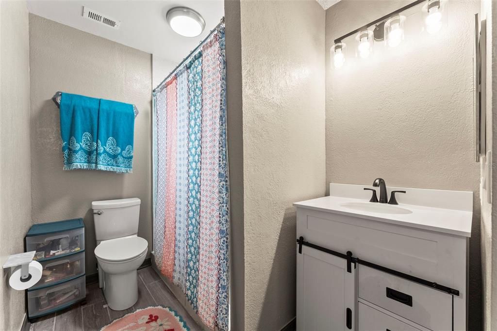 For Sale: $325,000 (2 beds, 2 baths, 1050 Square Feet)