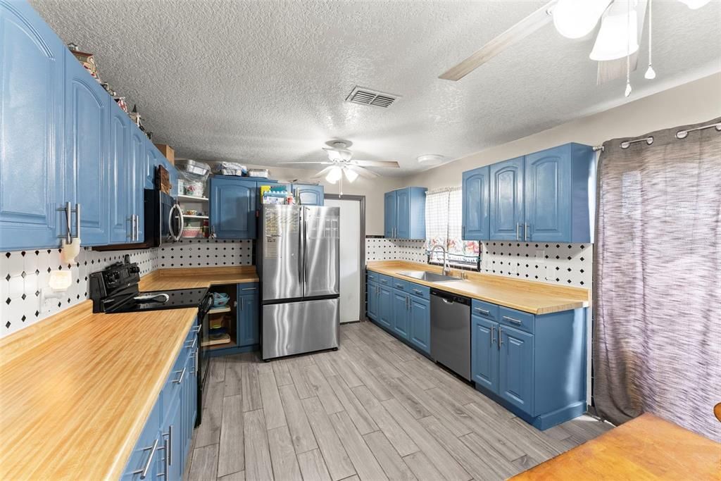 For Sale: $325,000 (2 beds, 2 baths, 1050 Square Feet)