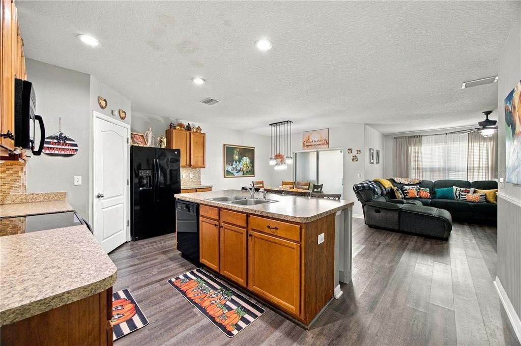 For Sale: $395,000 (4 beds, 2 baths, 1846 Square Feet)