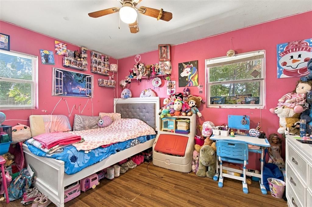 For Sale: $389,900 (3 beds, 2 baths, 1661 Square Feet)