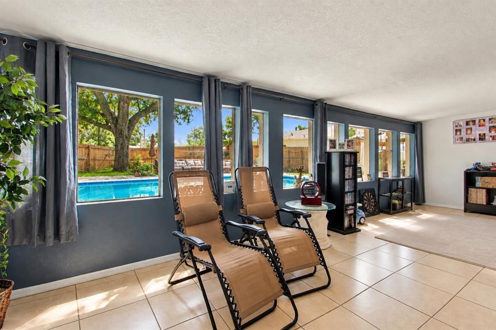 For Sale: $389,900 (3 beds, 2 baths, 1661 Square Feet)