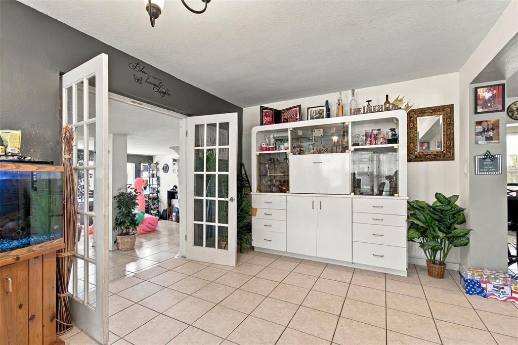 For Sale: $389,900 (3 beds, 2 baths, 1661 Square Feet)