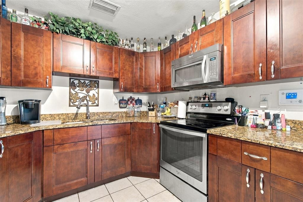 For Sale: $389,900 (3 beds, 2 baths, 1661 Square Feet)