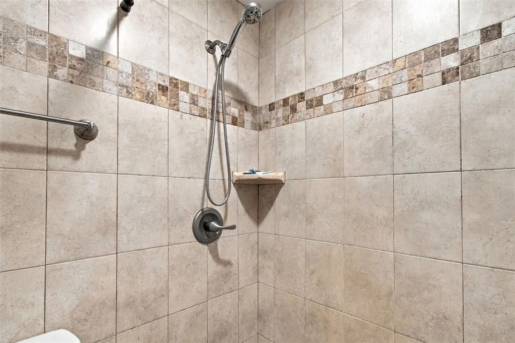 For Sale: $389,900 (3 beds, 2 baths, 1661 Square Feet)