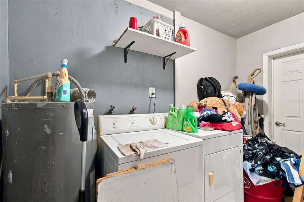 For Sale: $389,900 (3 beds, 2 baths, 1661 Square Feet)
