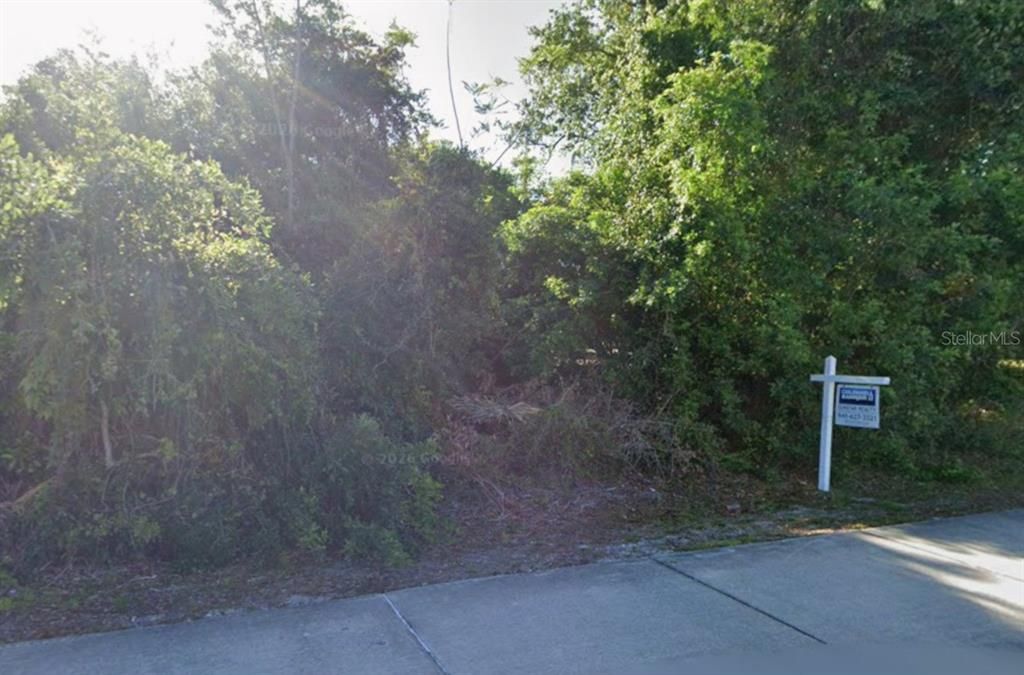 На продажу: $24,800 (0.23 acres)