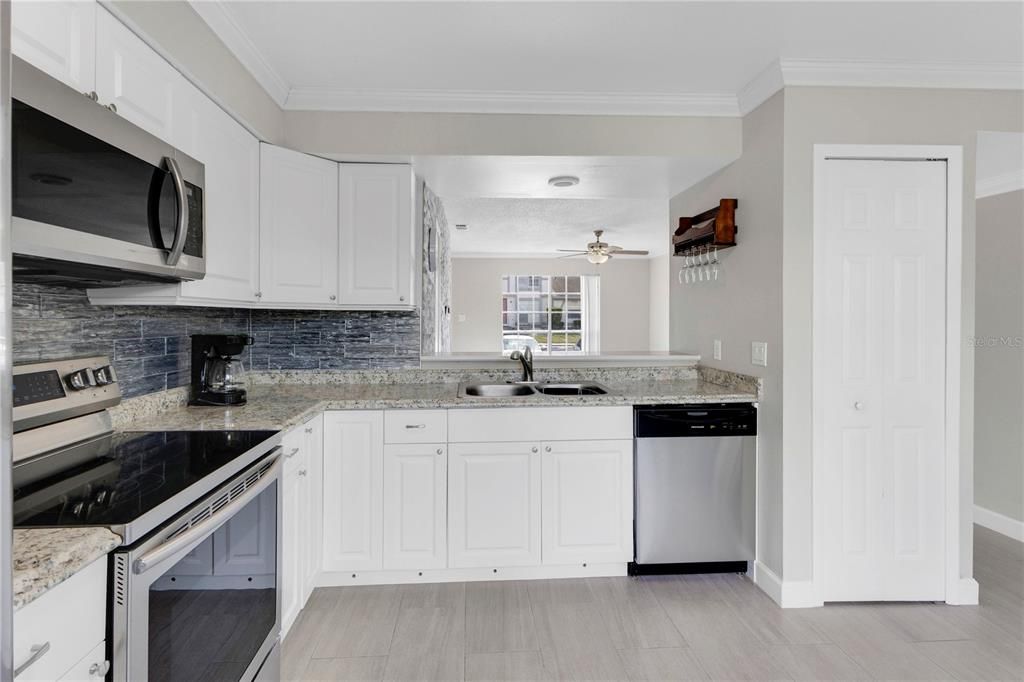 For Rent: $1,875 (2 beds, 1 baths, 992 Square Feet)