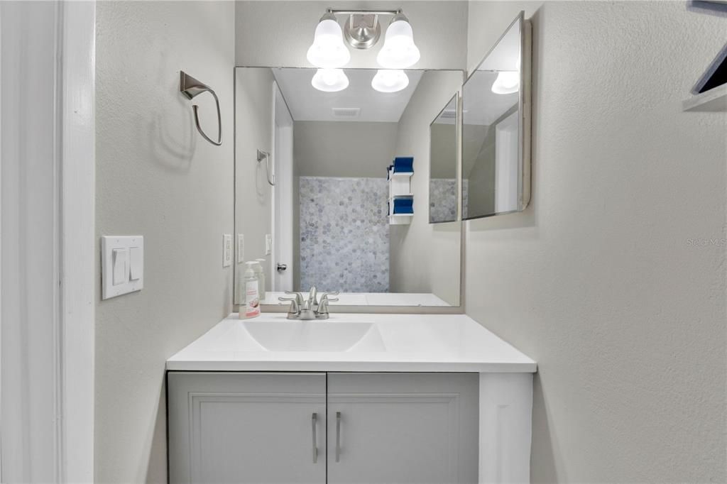 For Rent: $1,875 (2 beds, 1 baths, 992 Square Feet)