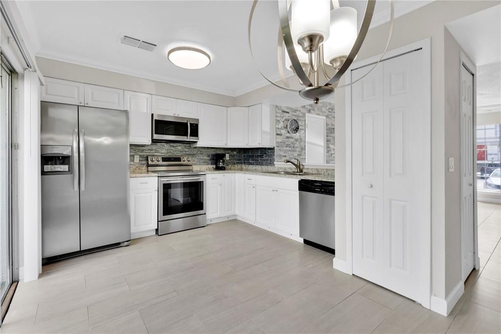 For Rent: $1,875 (2 beds, 1 baths, 992 Square Feet)
