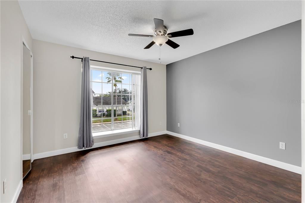 For Rent: $1,875 (2 beds, 1 baths, 992 Square Feet)