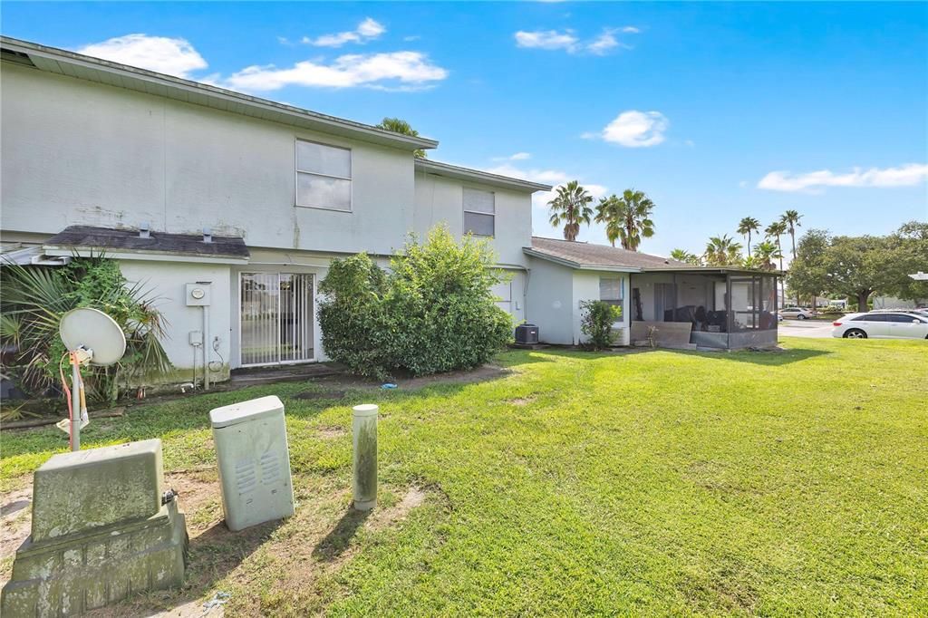 For Rent: $1,875 (2 beds, 1 baths, 992 Square Feet)