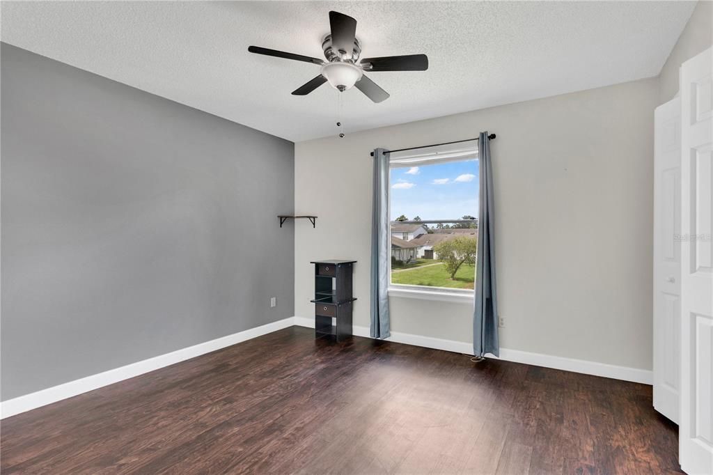 For Rent: $1,875 (2 beds, 1 baths, 992 Square Feet)