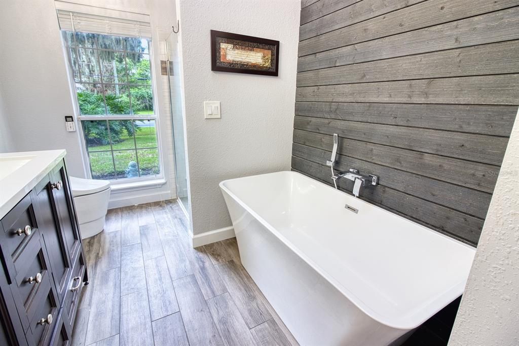 For Rent: $3,200 (3 beds, 2 baths, 1692 Square Feet)