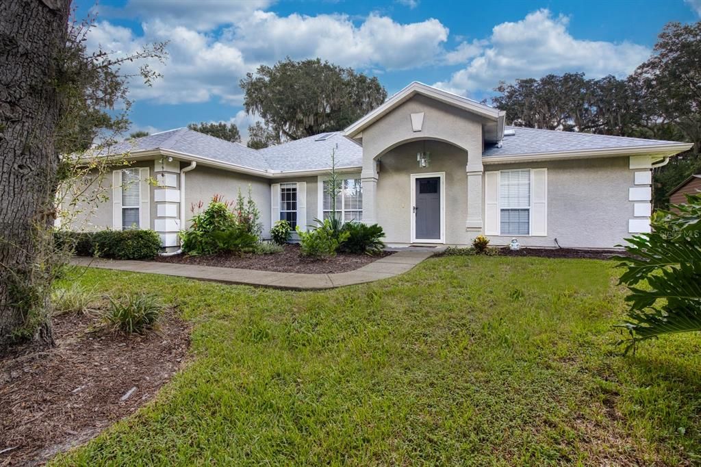 For Rent: $3,200 (3 beds, 2 baths, 1692 Square Feet)