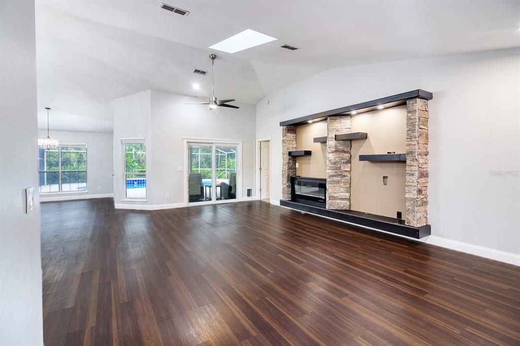 For Rent: $3,200 (3 beds, 2 baths, 1692 Square Feet)
