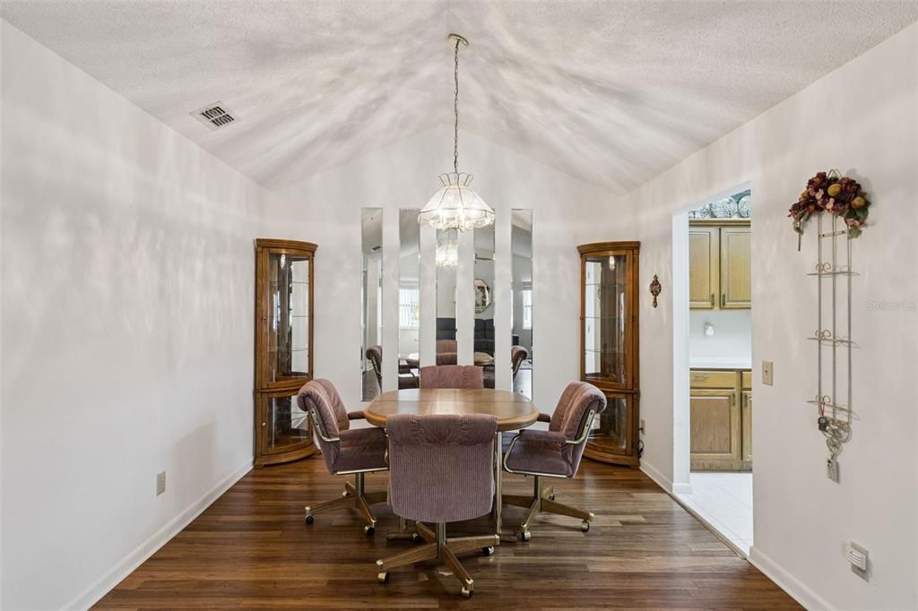For Sale: $225,000 (2 beds, 2 baths, 1471 Square Feet)