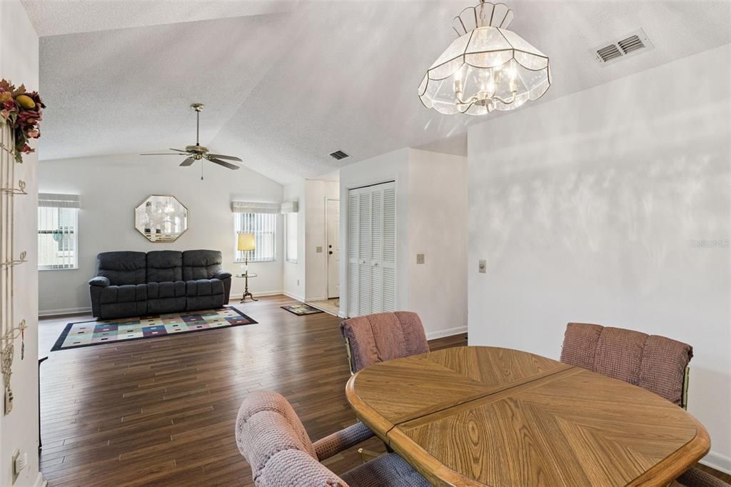 For Sale: $225,000 (2 beds, 2 baths, 1471 Square Feet)