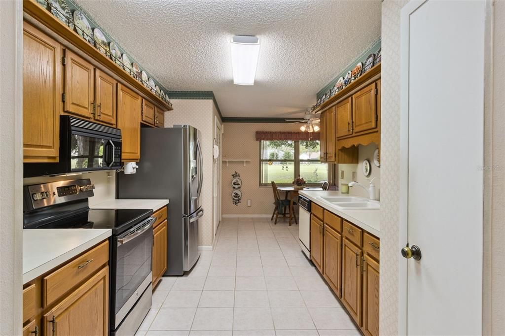 For Sale: $225,000 (2 beds, 2 baths, 1471 Square Feet)