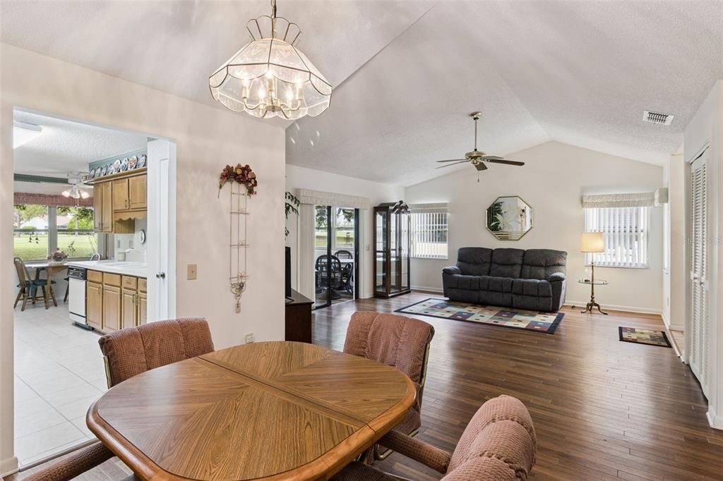 For Sale: $225,000 (2 beds, 2 baths, 1471 Square Feet)