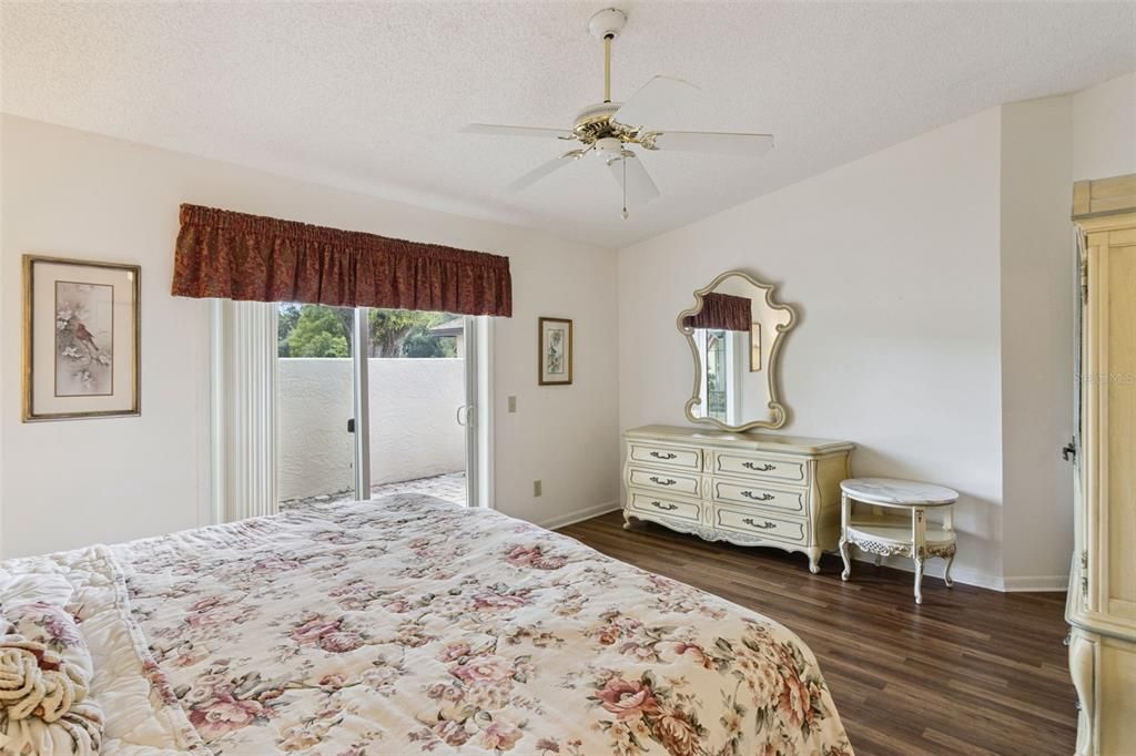 For Sale: $225,000 (2 beds, 2 baths, 1471 Square Feet)