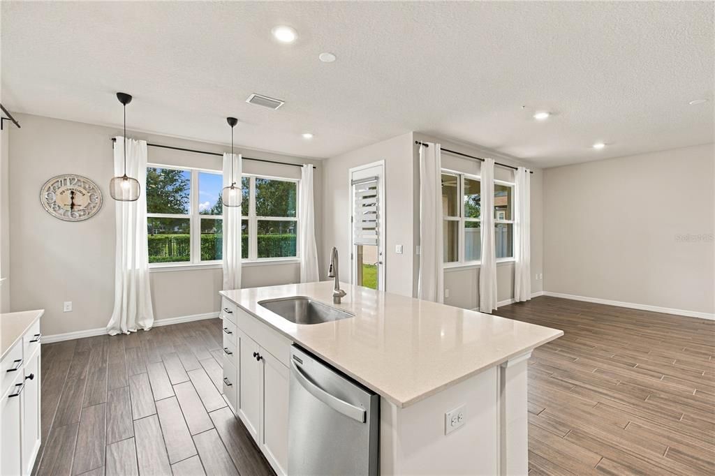 На продажу: $549,900 (3 спален, 2 ванн, 2188 Квадратных фут)