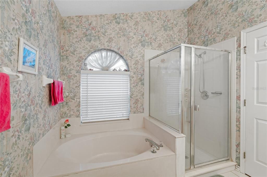 For Sale: $357,000 (3 beds, 2 baths, 1598 Square Feet)