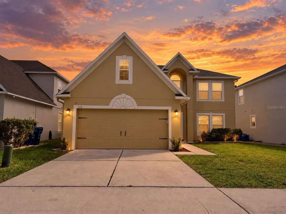 En Venta: $415,000 (5 camas, 3 baños, 2704 Pies cuadrados)