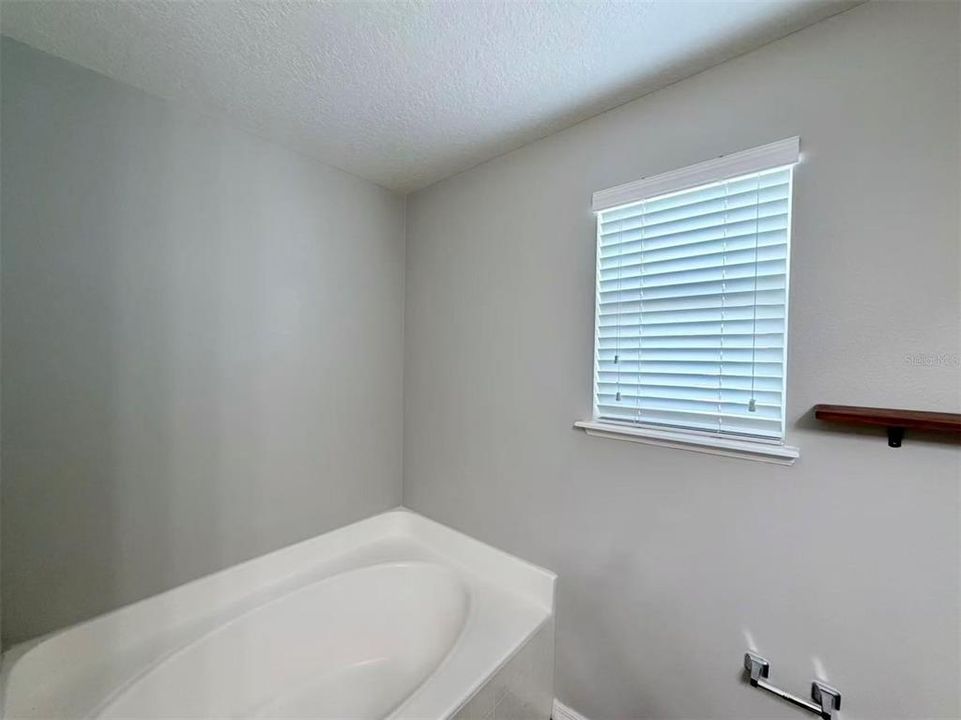 En Venta: $415,000 (5 camas, 3 baños, 2704 Pies cuadrados)