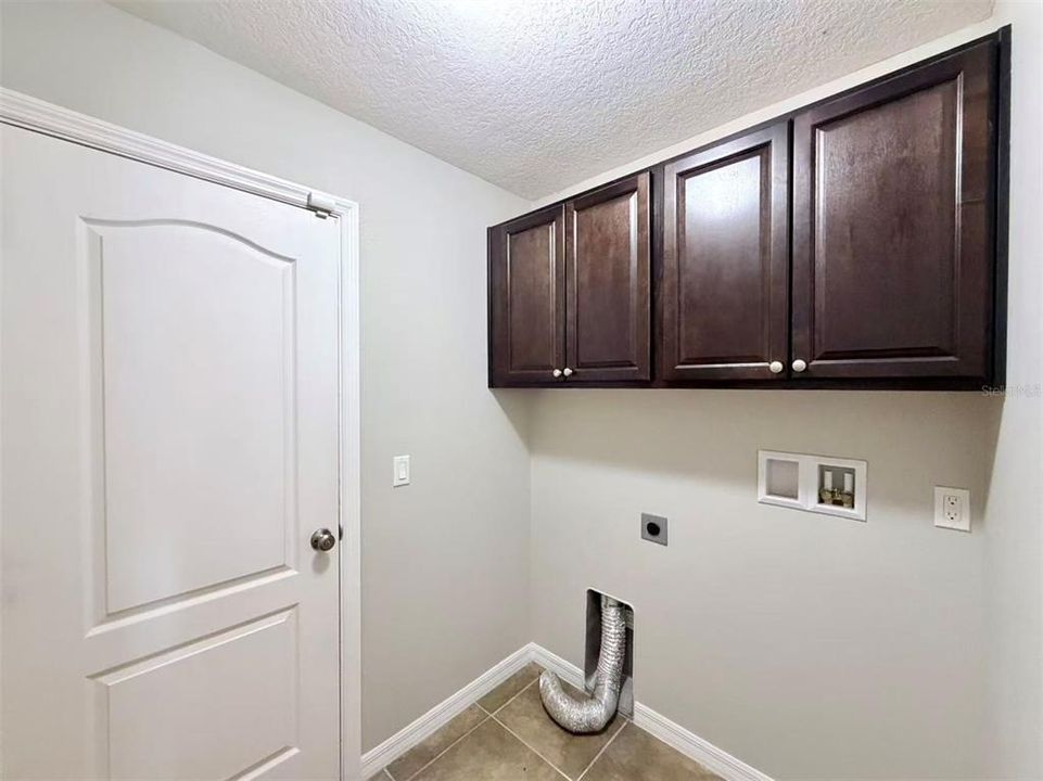 En Venta: $415,000 (5 camas, 3 baños, 2704 Pies cuadrados)