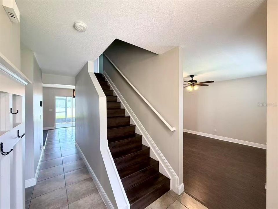 En Venta: $415,000 (5 camas, 3 baños, 2704 Pies cuadrados)