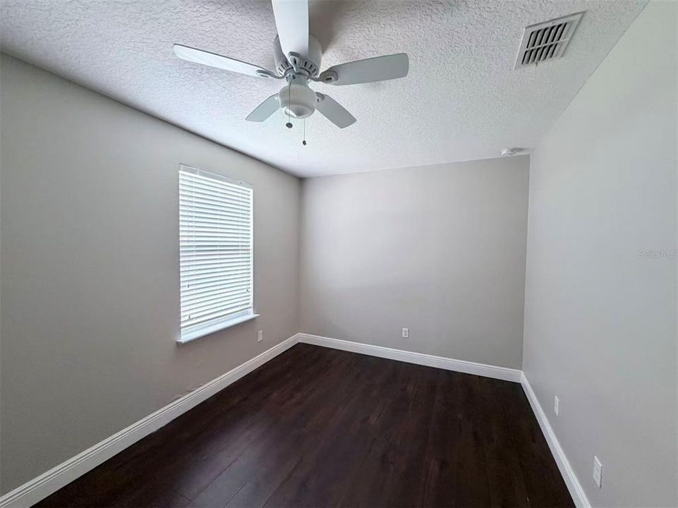 En Venta: $415,000 (5 camas, 3 baños, 2704 Pies cuadrados)