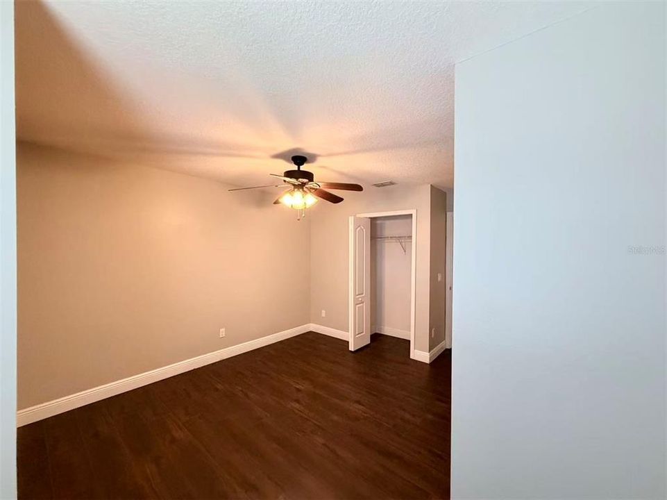 En Venta: $415,000 (5 camas, 3 baños, 2704 Pies cuadrados)