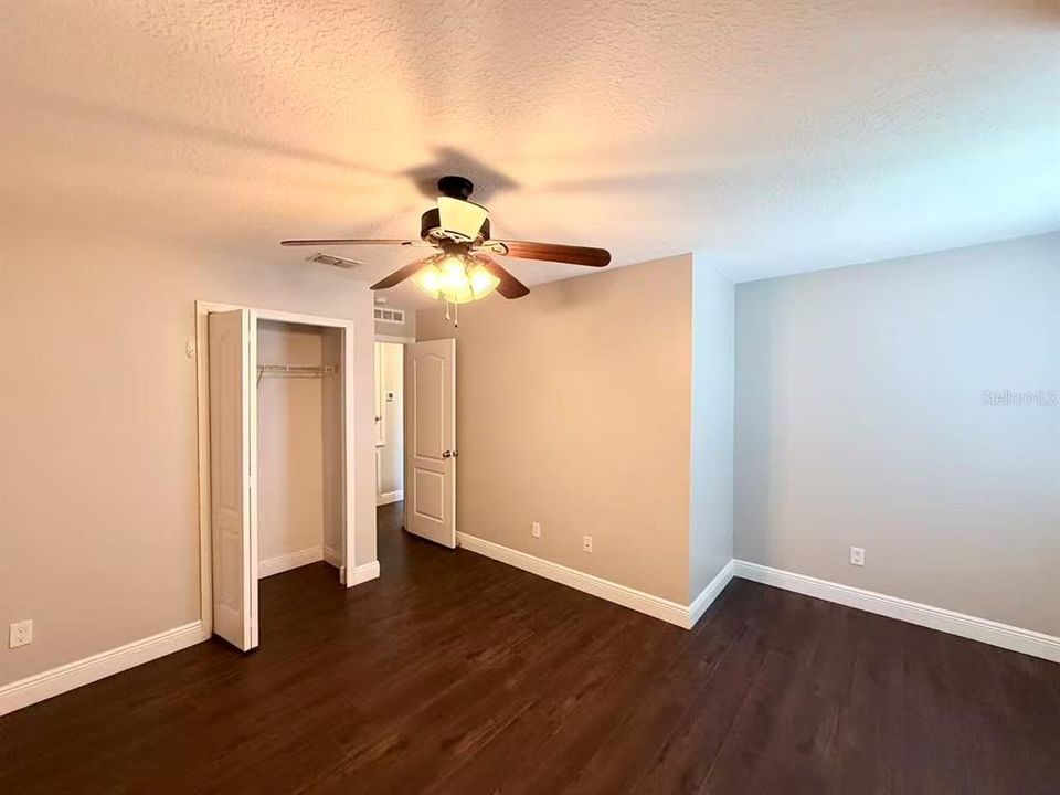 En Venta: $415,000 (5 camas, 3 baños, 2704 Pies cuadrados)