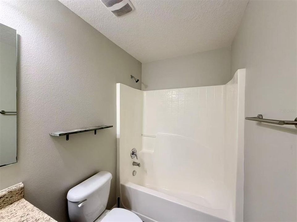 En Venta: $415,000 (5 camas, 3 baños, 2704 Pies cuadrados)