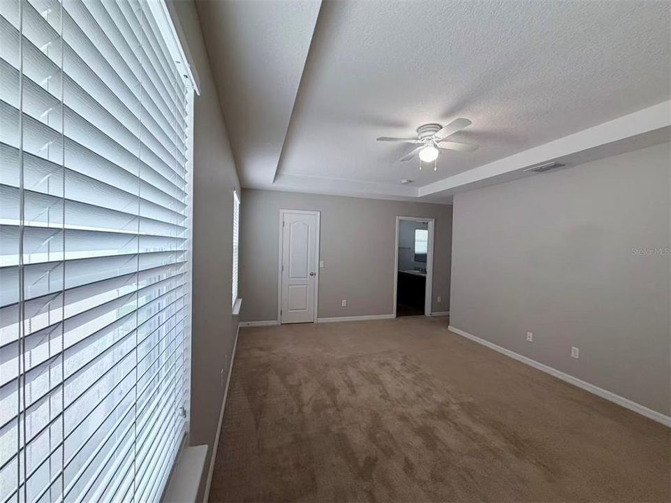 En Venta: $415,000 (5 camas, 3 baños, 2704 Pies cuadrados)