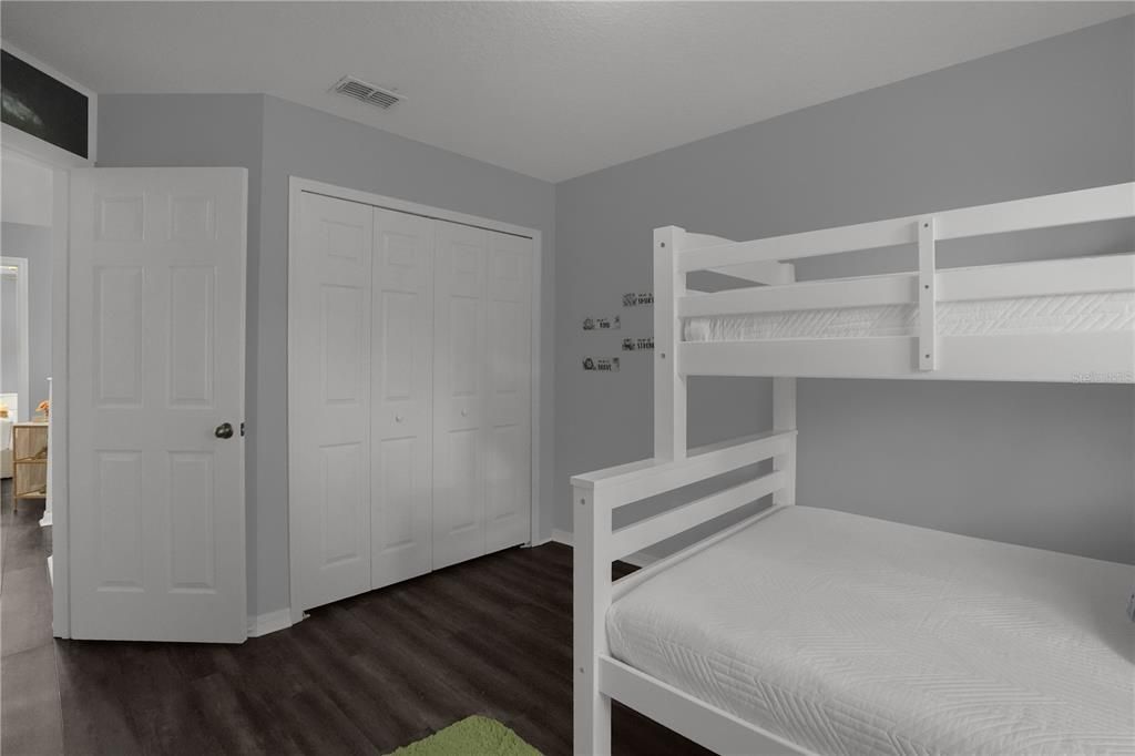 En Venta: $299,900 (4 camas, 3 baños, 1642 Pies cuadrados)