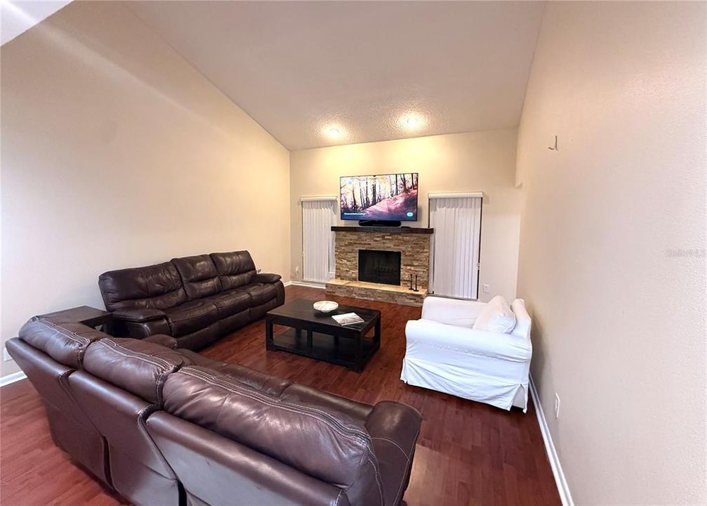 For Sale: $390,000 (3 beds, 2 baths, 1516 Square Feet)
