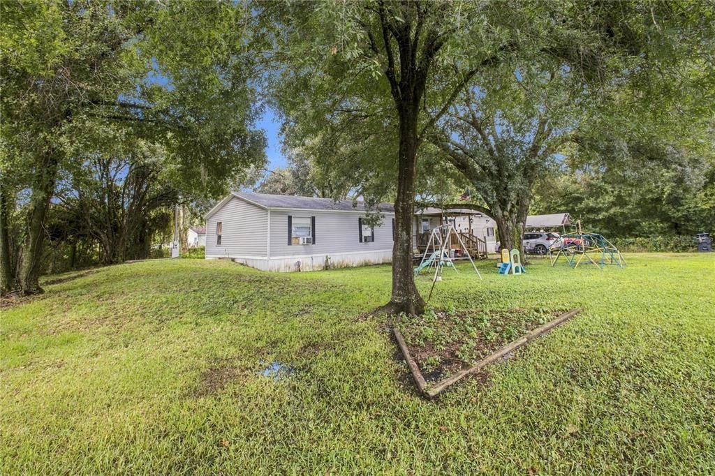 For Sale: $209,000 (5 beds, 2 baths, 1976 Square Feet)