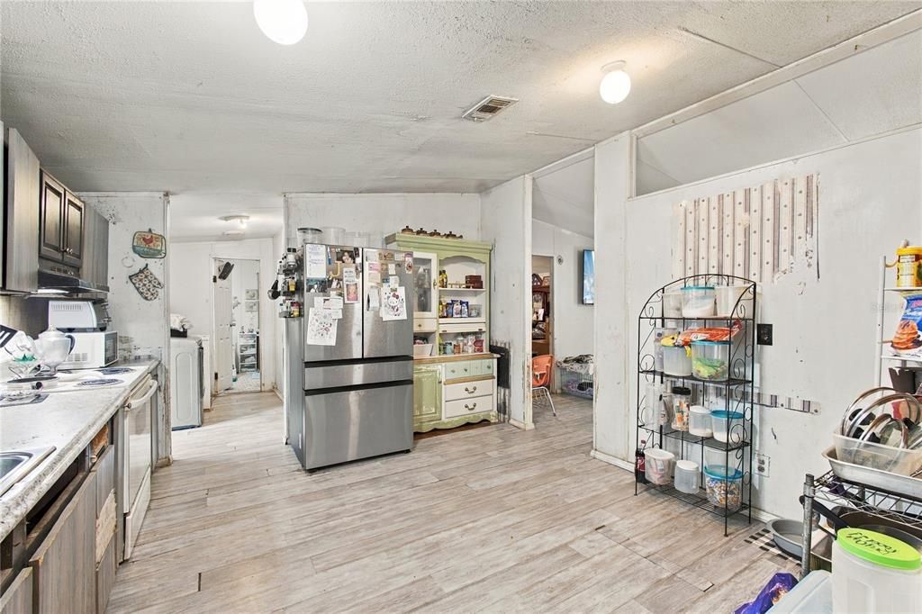 For Sale: $209,000 (5 beds, 2 baths, 1976 Square Feet)