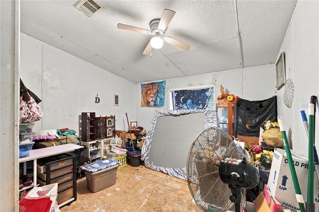 For Sale: $209,000 (5 beds, 2 baths, 1976 Square Feet)